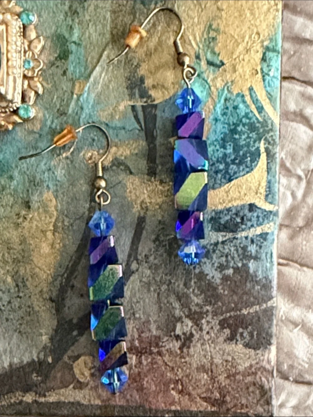 Pierced earrings blue purple crystal moveable long dangling